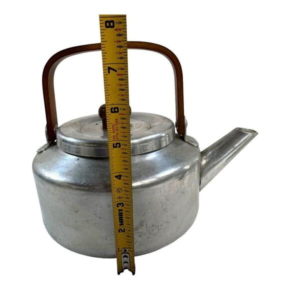 Vintage MCM Aluminum Teapot With Wooden Handle & Lid Retro Kitchen Cottage - Picture 6 of 6